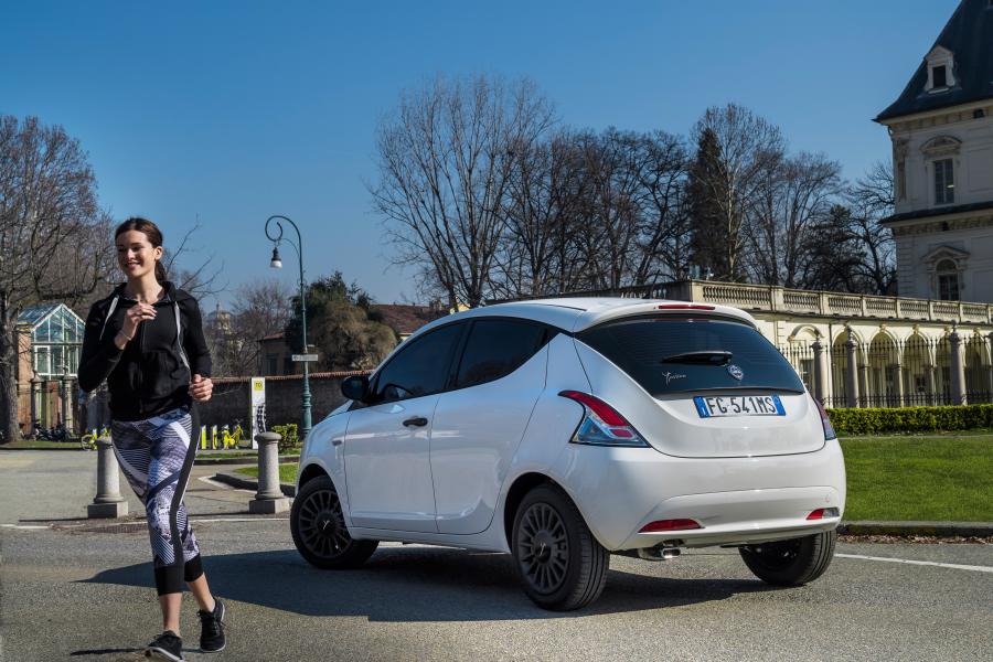  Lancia Ypsilon Unyca 2017 года  (фото 16 из 20)